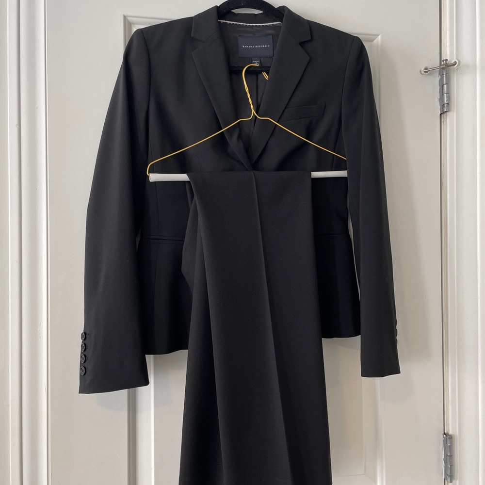 Banana Republic Black Suit for Women-Wool blend